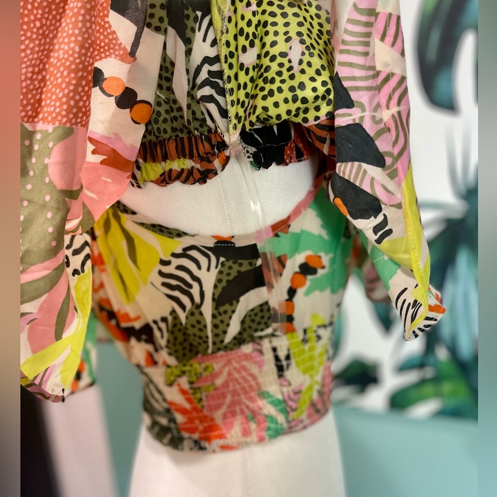 🍹Violet Sky Multicolor Tropical Off-Shoulder Crop Top🦜 - Picture 4 of 7